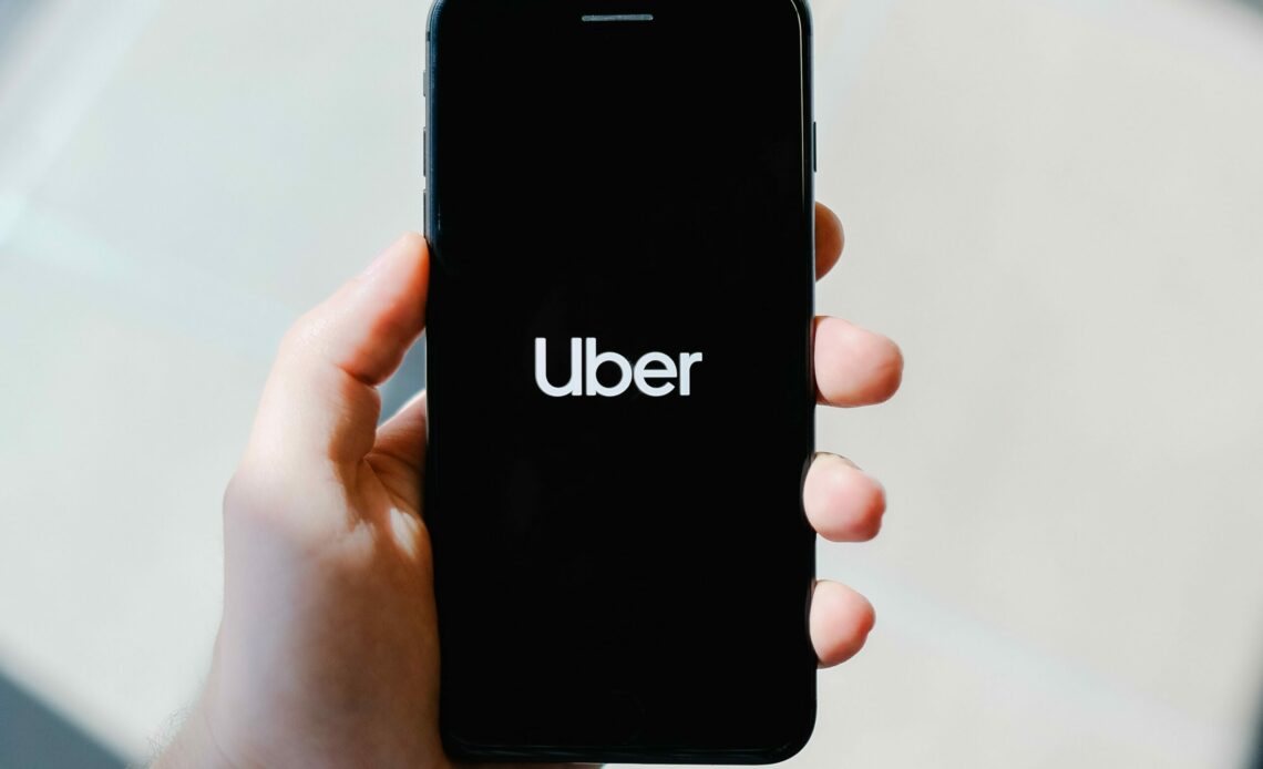 polémique affaire Uber Files révélations président Emmanuel Macron ministre économie
