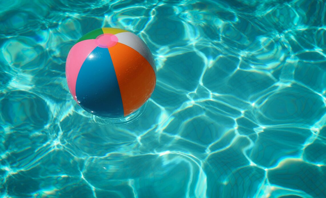 Julien Bayou BFMTV RMC interdiction piscines privées sécheresse eau canicule