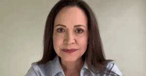 Capture d'écran montrant la cheffe de l'opposition vénézuélienne Maria Corina Machado lors d'une interview avec l'AFP via Zoom à Caracas, le 15 mai 2025